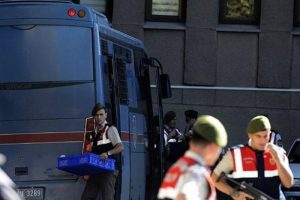 Şeffaf dava yasayı deldi