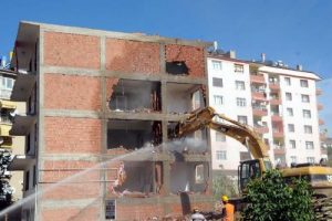 Tokat'ta kentsel d&ouml;n&uuml;ş&uuml;m yıkımları başladı