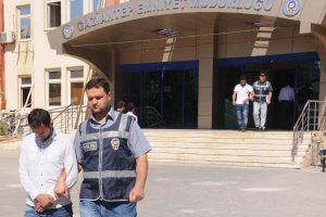Telefon dolandırıcılığına 2 g&ouml;zaltı