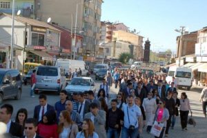 &Ouml;ğretmenlerden protesto y&uuml;r&uuml;y&uuml;ş&uuml;