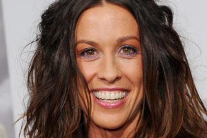 Şarkıcı Alanis Morissette'e dava şoku