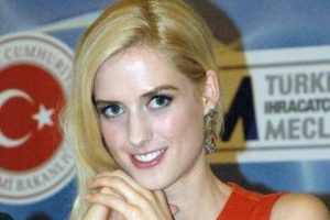 Caroline'ı unutturmak istiyor
