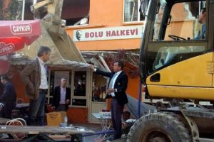 Vekil i&ccedil;erdeyken yıkım!