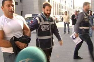 Taraftar grubuna operasyon: 83 g&ouml;zaltı