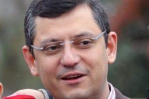 &Ouml;zg&uuml;r &Ouml;zel'den &ccedil;ok sert s&ouml;zler!