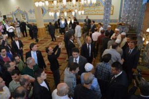 G&uuml;l, New York'ta cuma namazı kıldı
