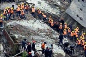 Mumbai'de yine bina &ccedil;&ouml;kt&uuml;: 8 &ouml;l&uuml;