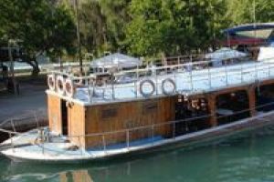 Tur teknesi batma tehlikesi ge&ccedil;irdi