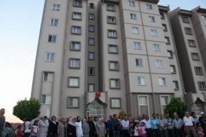Y&ouml;netici oldu, başına gelmeyen kalmadı