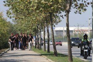 Yardım i&ccedil;in y&uuml;r&uuml;d&uuml;ler