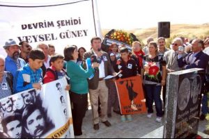 &Ouml;ld&uuml;kten 32 yıl sonra mezarı yapıldı