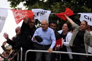 Başbakan'ı ihanetle su&ccedil;ladı