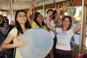 Tramvayda k&uuml;rtaj eylemi