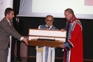 Başbakan'a fahri doktora unvanı