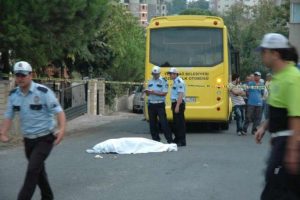 Yaşlı kadının feci &ouml;l&uuml;m&uuml;