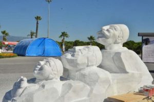 D&uuml;nya sanat&ccedil;ıları İzmir'de
