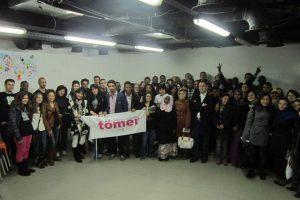 Yabancı &ouml;ğrenciler T&uuml;rk&ccedil;e &ouml;ğrenecek