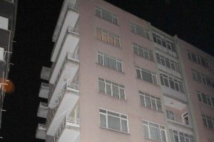 Emekli albay 6. kattan &ouml;l&uuml;me atladı