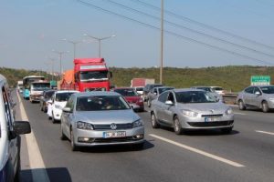 TEM Otoyolu'ndaki intihar trafiği de etkiledi