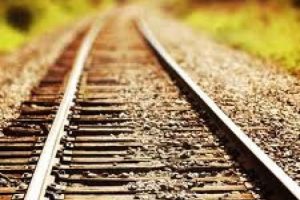 Tren rayında seks &ouml;ld&uuml;rd&uuml;