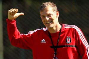 Slaven Bilic'in g&ouml;zleri doldu
