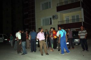 8 katlı binadan &ouml;l&uuml;me atladı