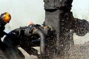 Suriye'den g&ouml;&ccedil; eden petrol&uuml; arıyorlar