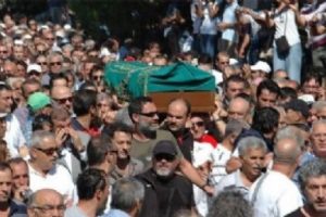 Kurtiz'in cenazesi iki kere g&ouml;m&uuml;ld&uuml;
