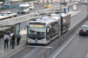 Metrob&uuml;s seferleri durdu