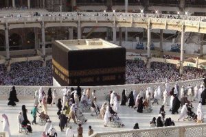 M&uuml;sl&uuml;manlar Kabe'ye akın etti