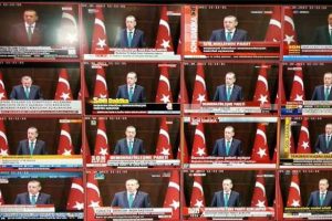 'Demokratikleşme Paketi' a&ccedil;ıklamasını onlarca kanal canlı yayınladı
