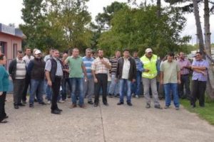İş&ccedil;iler alacakları i&ccedil;in eylem yaptı