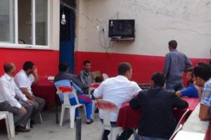 Başbakan'ın a&ccedil;ıklaması Romanları ekran başına kilitledi