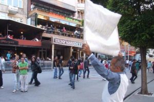 Evlenebilmek i&ccedil;in Ankara'ya y&uuml;r&uuml;yor
