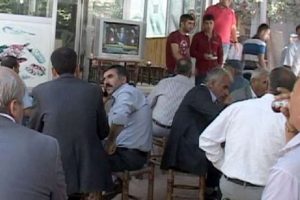 Sokağın pakete bakışı