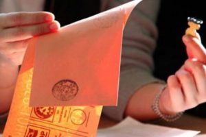 Yeni se&ccedil;im sistemi en &ccedil;ok  hangi partiyi etkileyecek?
