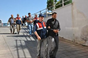 Ka&ccedil;ak&ccedil;ılık ve r&uuml;şvet ş&uuml;phelisi 46 kişi adliyede