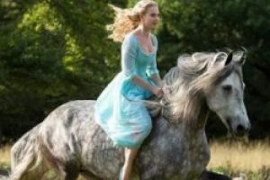 Cinderella masalı film olarak geliyor