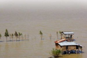 Kambo&ccedil;ya'da sel can aldı: 30 &ouml;l&uuml;