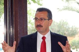 İsim benzerliği istifa ettirdi