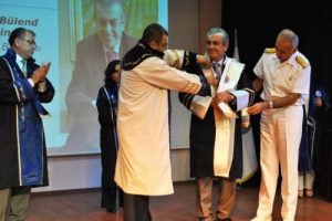 &Ccedil;OM&Uuml;'den iki fahri doktora