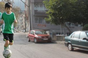Yenimahalle Mahallesi'nde top koşturacak yer yok! &Ouml;ZEL HABER