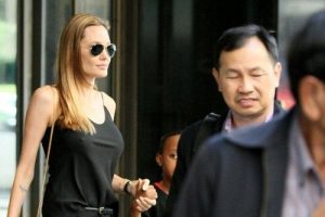 Angelina Jolie s&uuml;tyensiz