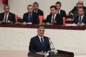 A&ccedil;ılışta Bah&ccedil;ekapılı ve Haberal s&uuml;rprizi