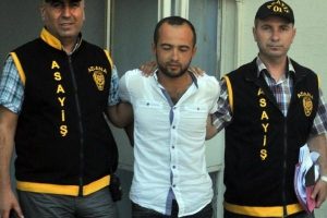 Huylu huyundan vazge&ccedil;medi