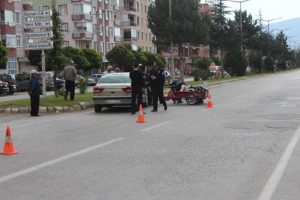 Otomobil elektrikli bisiklete &ccedil;arptı