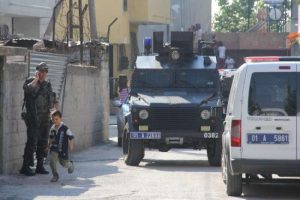 Her şey uyuşturucu ş&uuml;phelisini yakalamak i&ccedil;in...