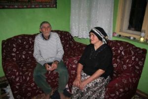 7 aydır mum ışığında yaşıyorlar