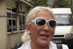 Sema &Ccedil;elebi'ye hizmet&ccedil;i şoku