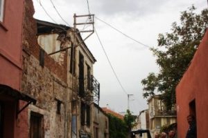 Eski ev yağmura dayanamadı